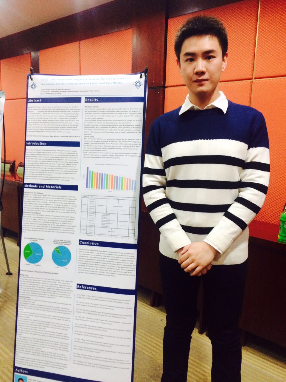 张天灏同学和其研究课题海报